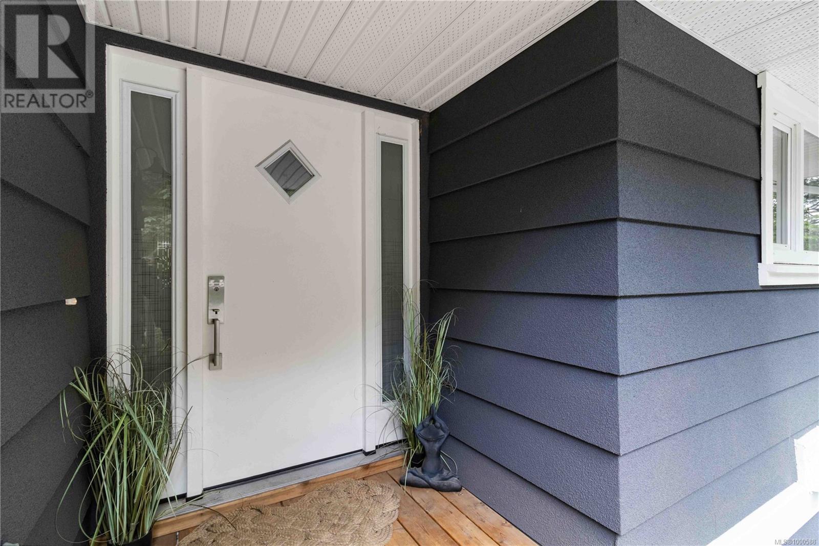 7487 East Saanich Rd