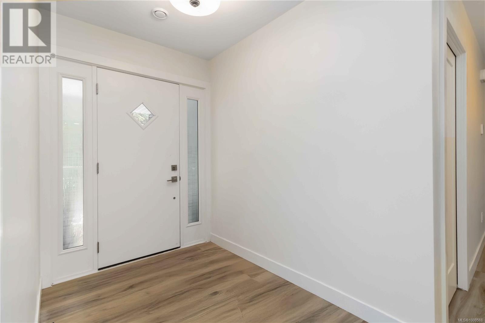 7487 East Saanich Rd