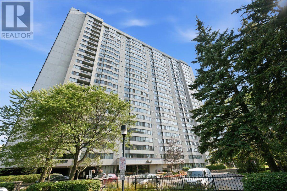 Photo 1 of 25 — 2205 - 2330 BRIDLETOWNE CIRCLE Unit 2205, Toronto (L'Amoreaux), ON M1W3P6