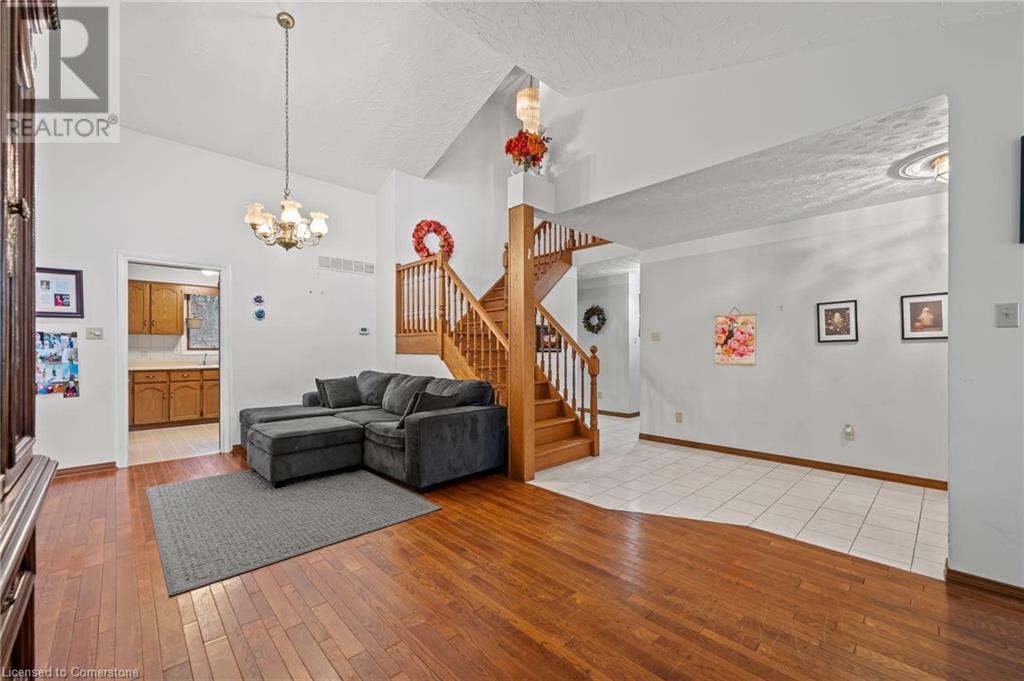 10 KORTRIGHT Road E