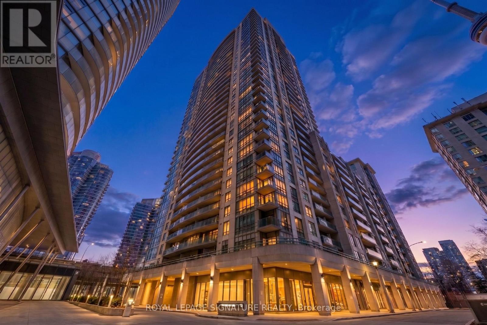 2103 - 19 GRAND TRUNK CRESCENT
