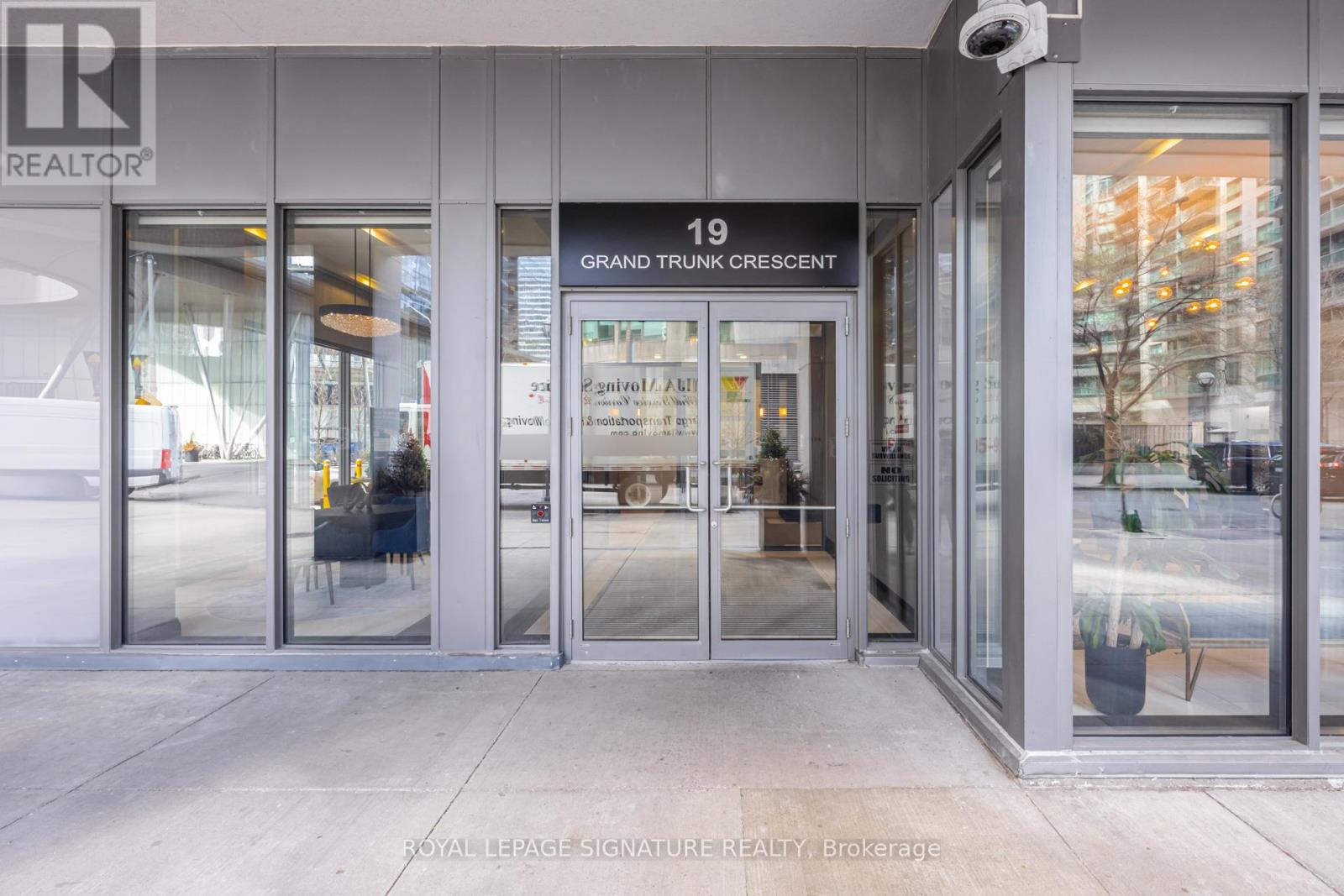 2103 - 19 GRAND TRUNK CRESCENT