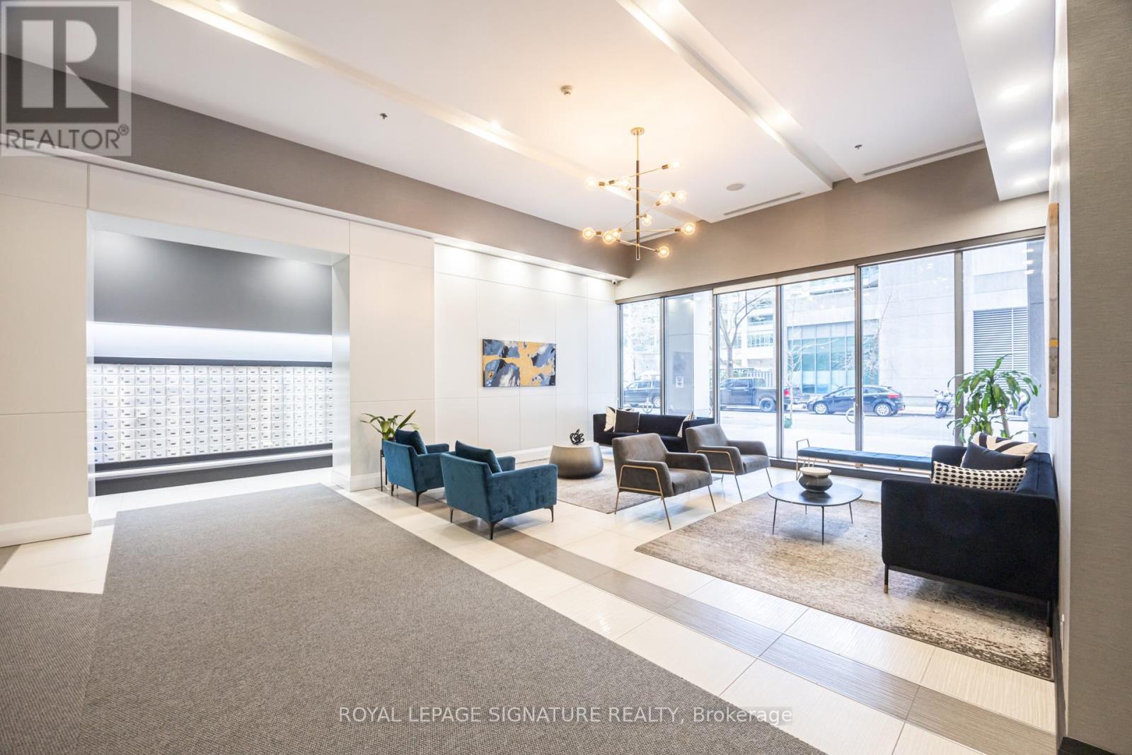 2103 - 19 GRAND TRUNK CRESCENT