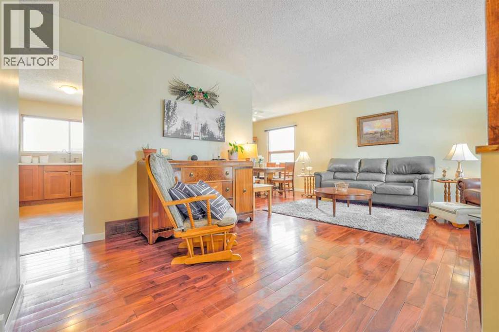 6023 MADDOCK Drive NE