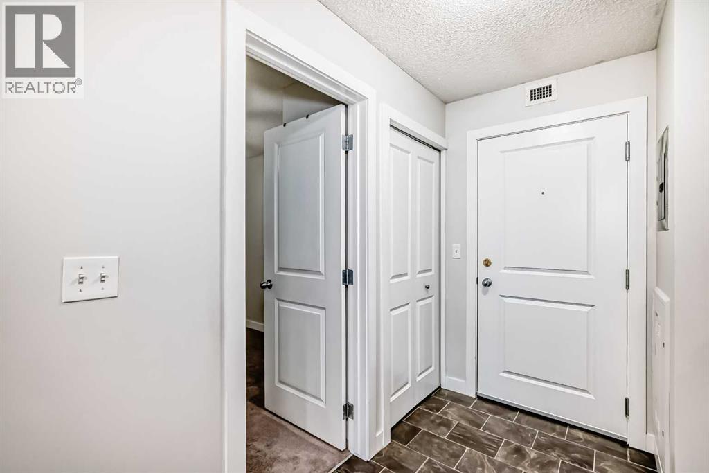 9309, 403 Mackenzie Way SW