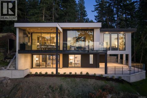 418 Lands End Rd North Saanich BC V8L5L9