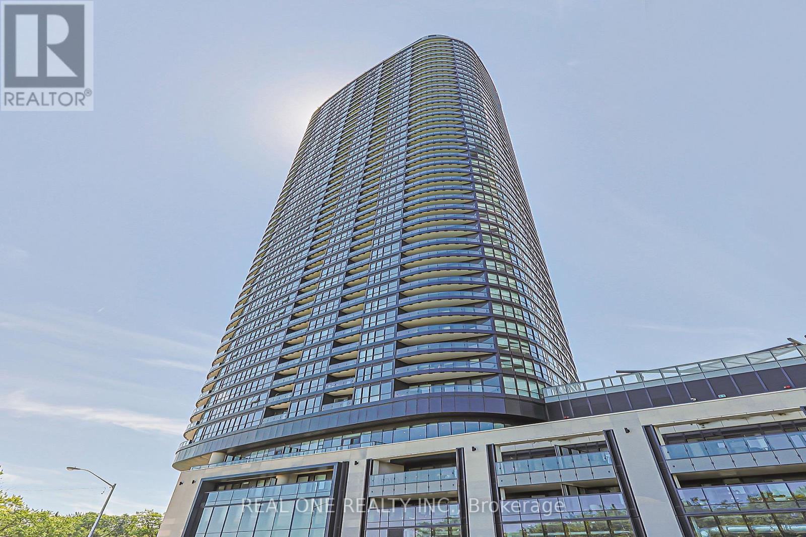 821 - 585 BLOOR STREET E