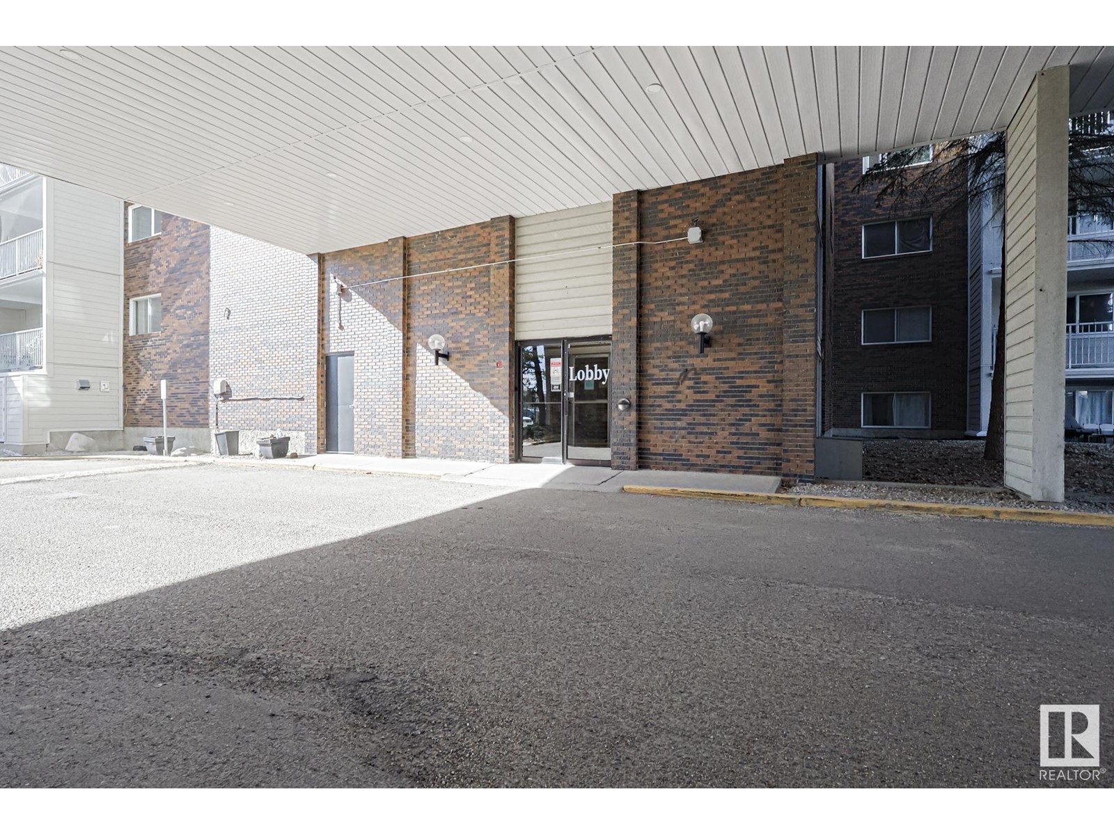 #105 4404 122 ST NW NW