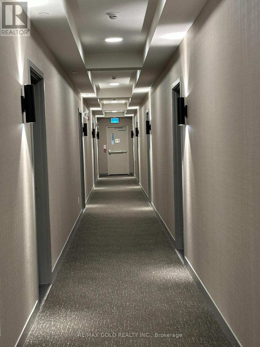 307 - 58 SKY HARBOUR DRIVE