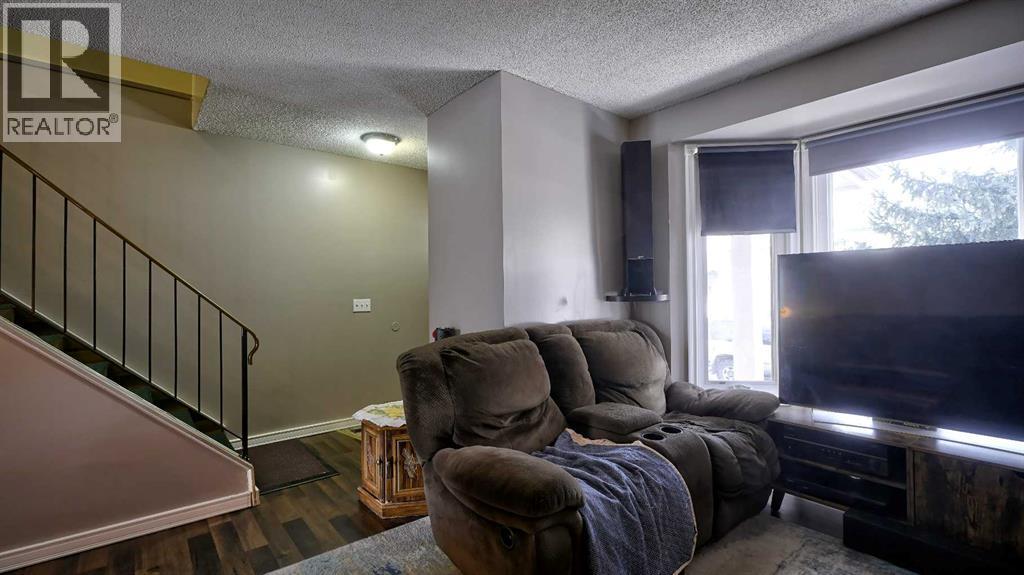 35 Riverbirch Road SE