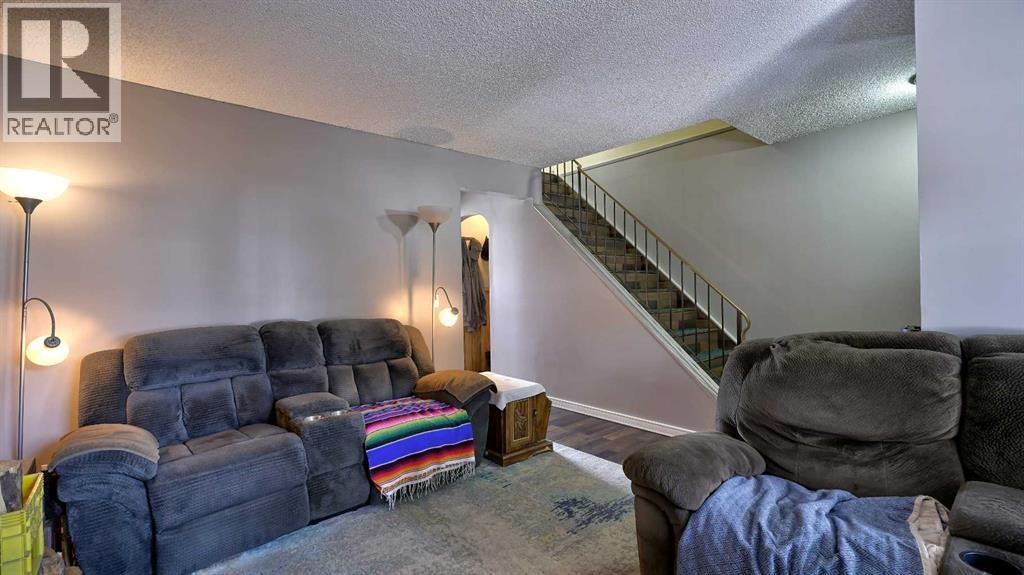 35 Riverbirch Road SE