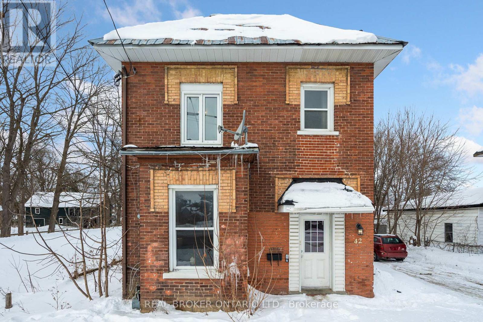 42 DANIEL STREET N