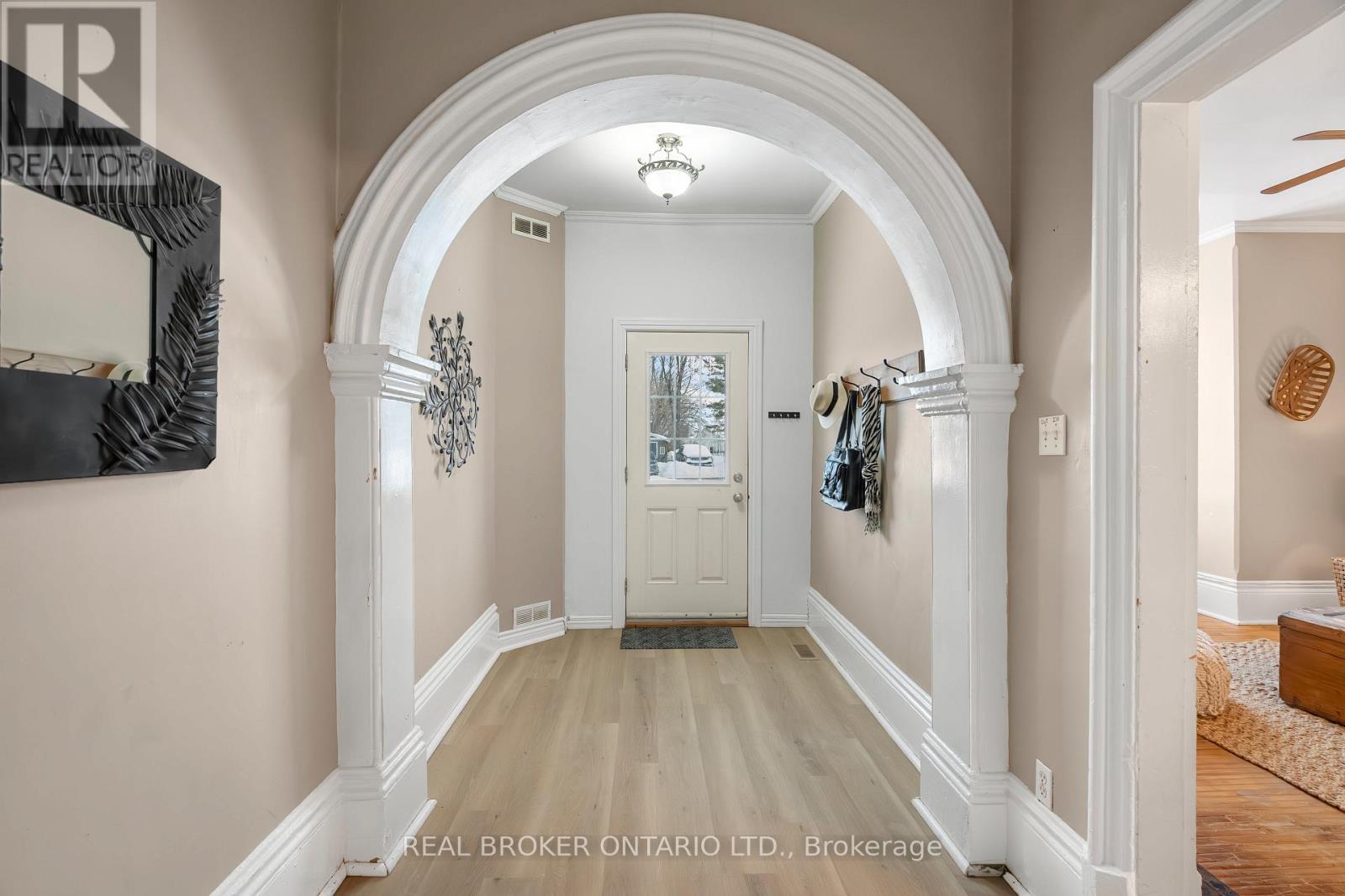 42 DANIEL STREET N