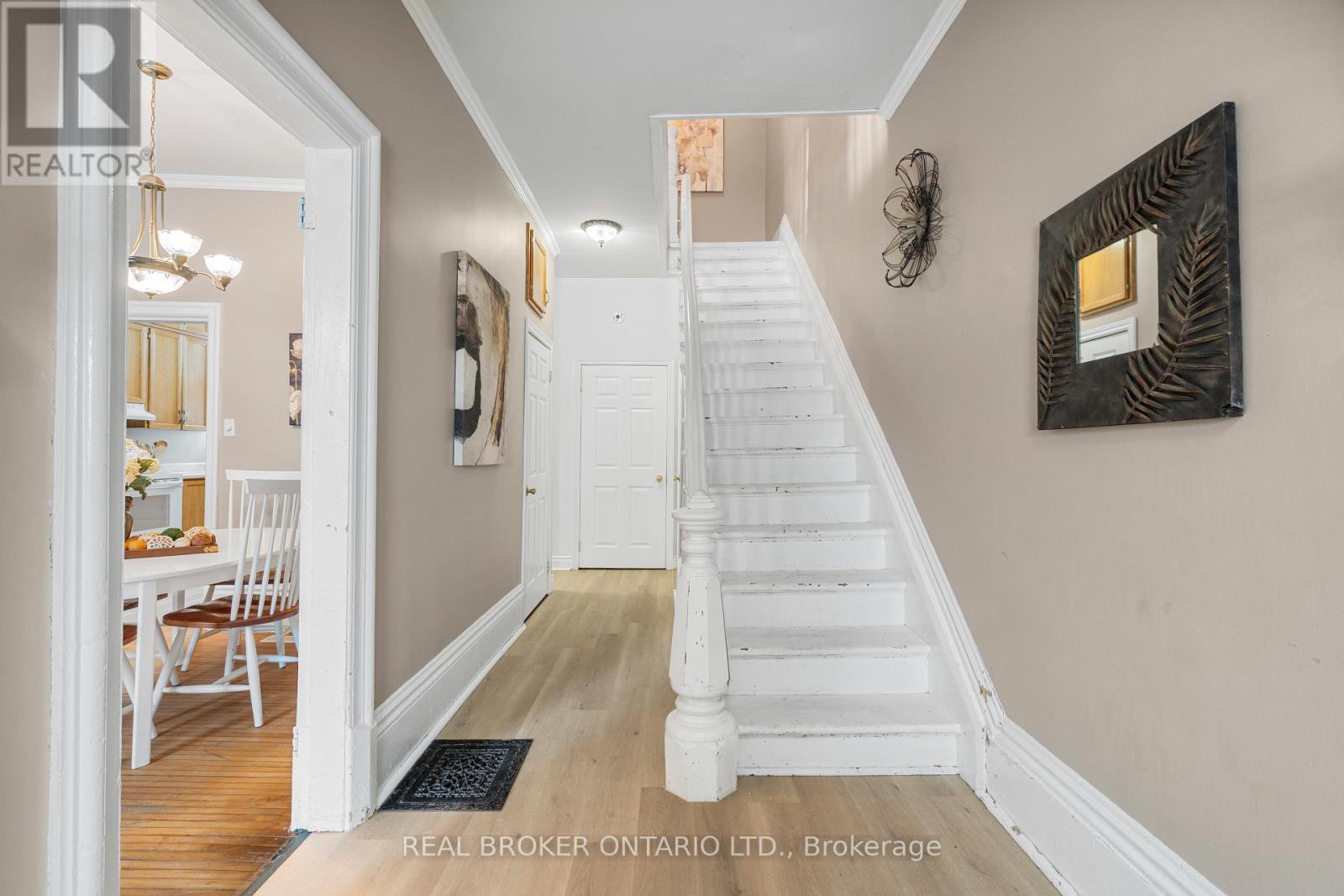 42 DANIEL STREET N