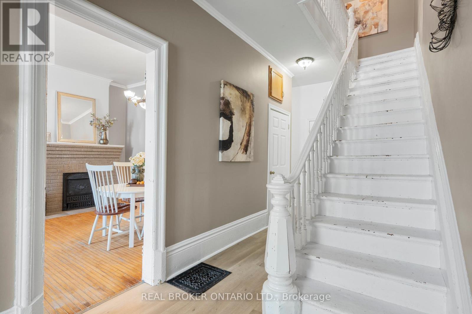 42 DANIEL STREET N