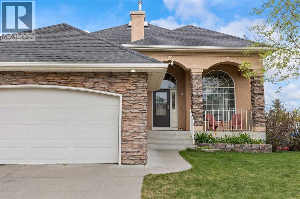 72 Strathlea Place SW