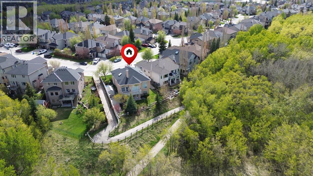 72 Strathlea Place SW