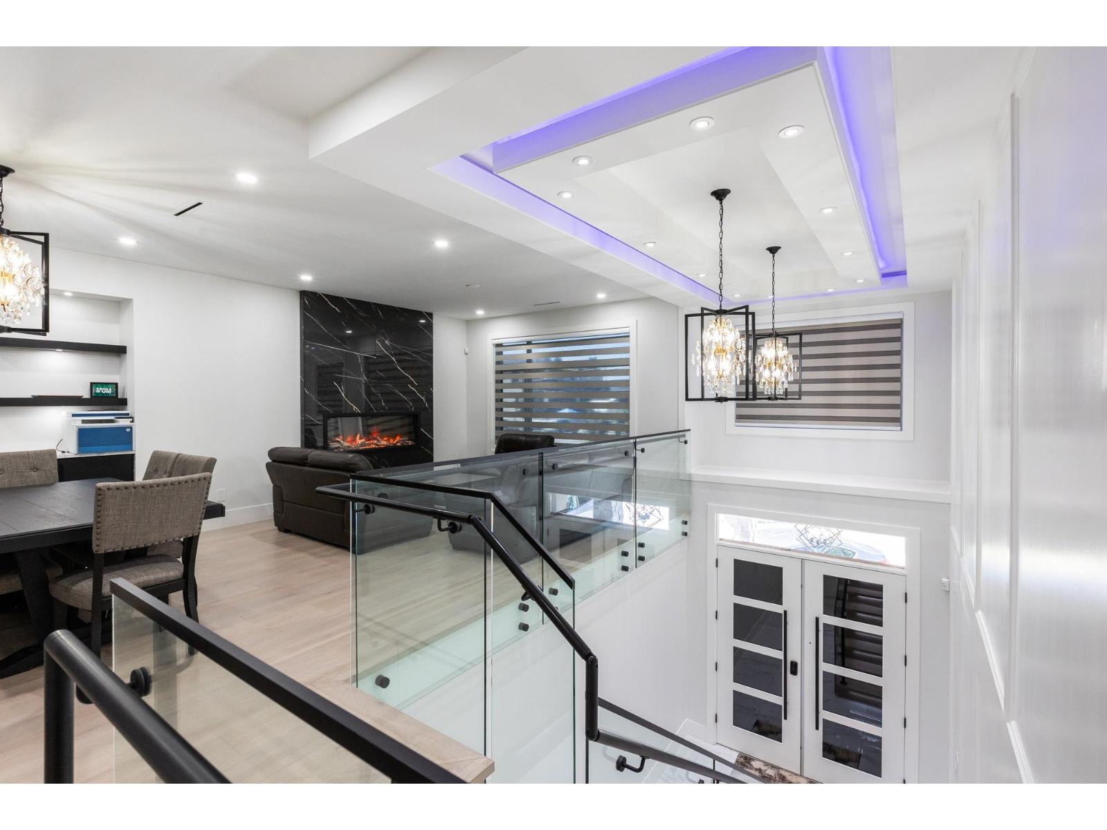 2170 OAKRIDGE CRESCENT