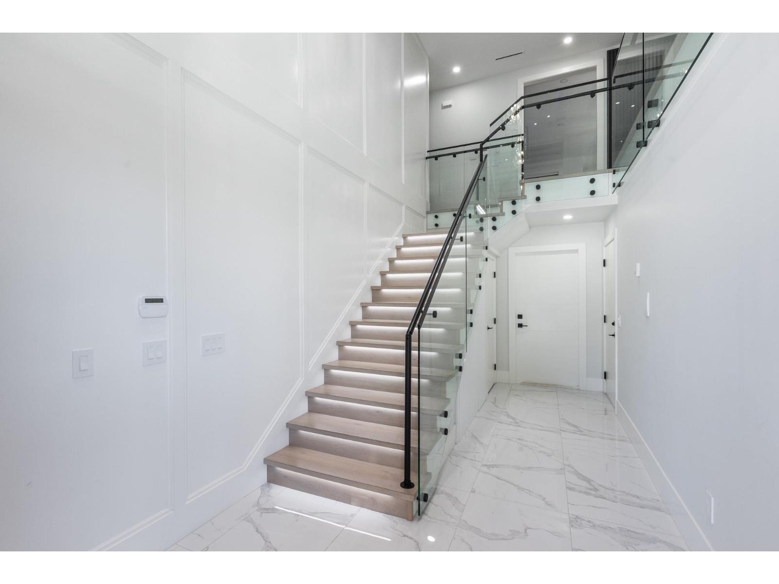2170 OAKRIDGE CRESCENT