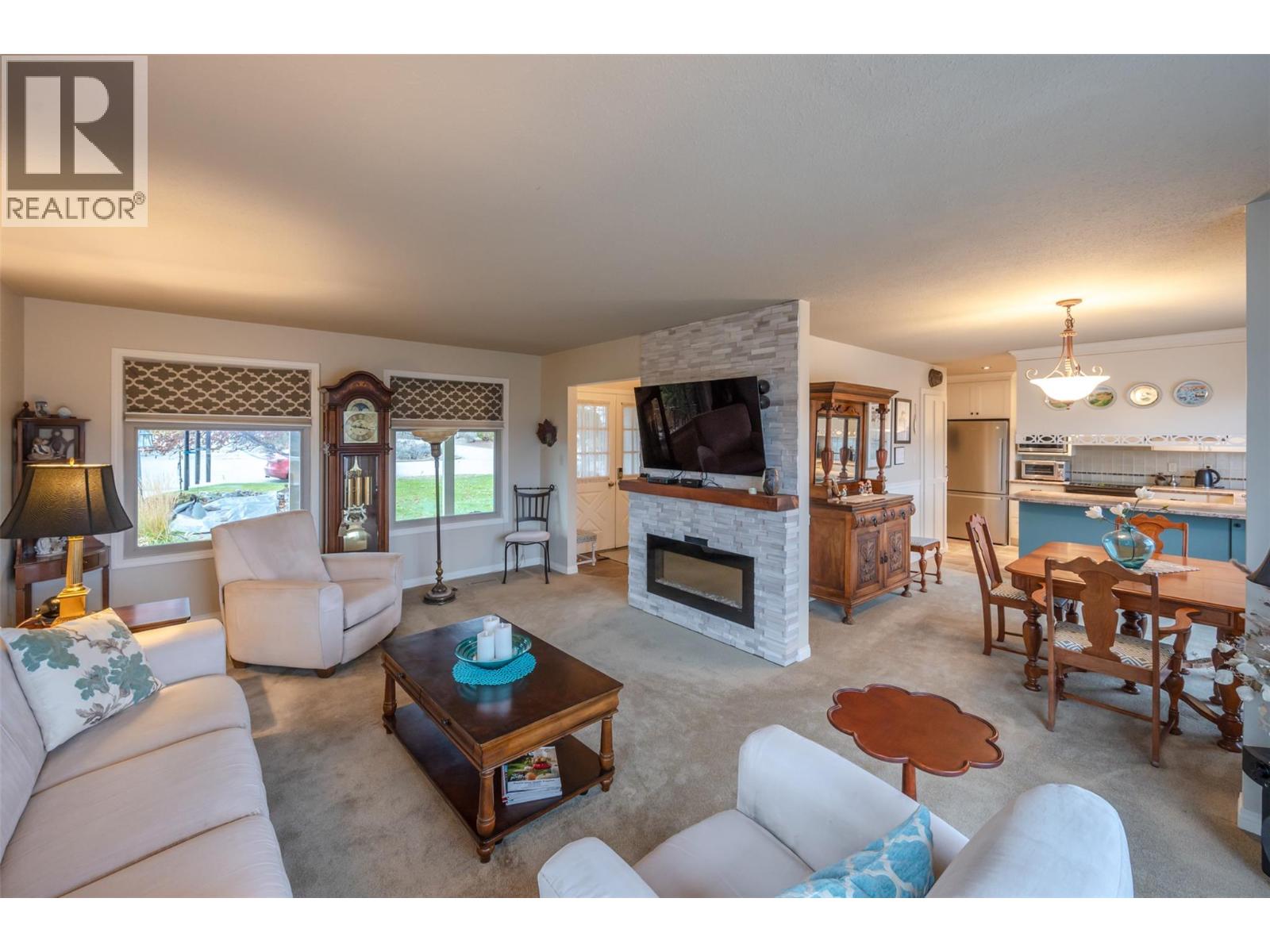 949 Panorama Crescent