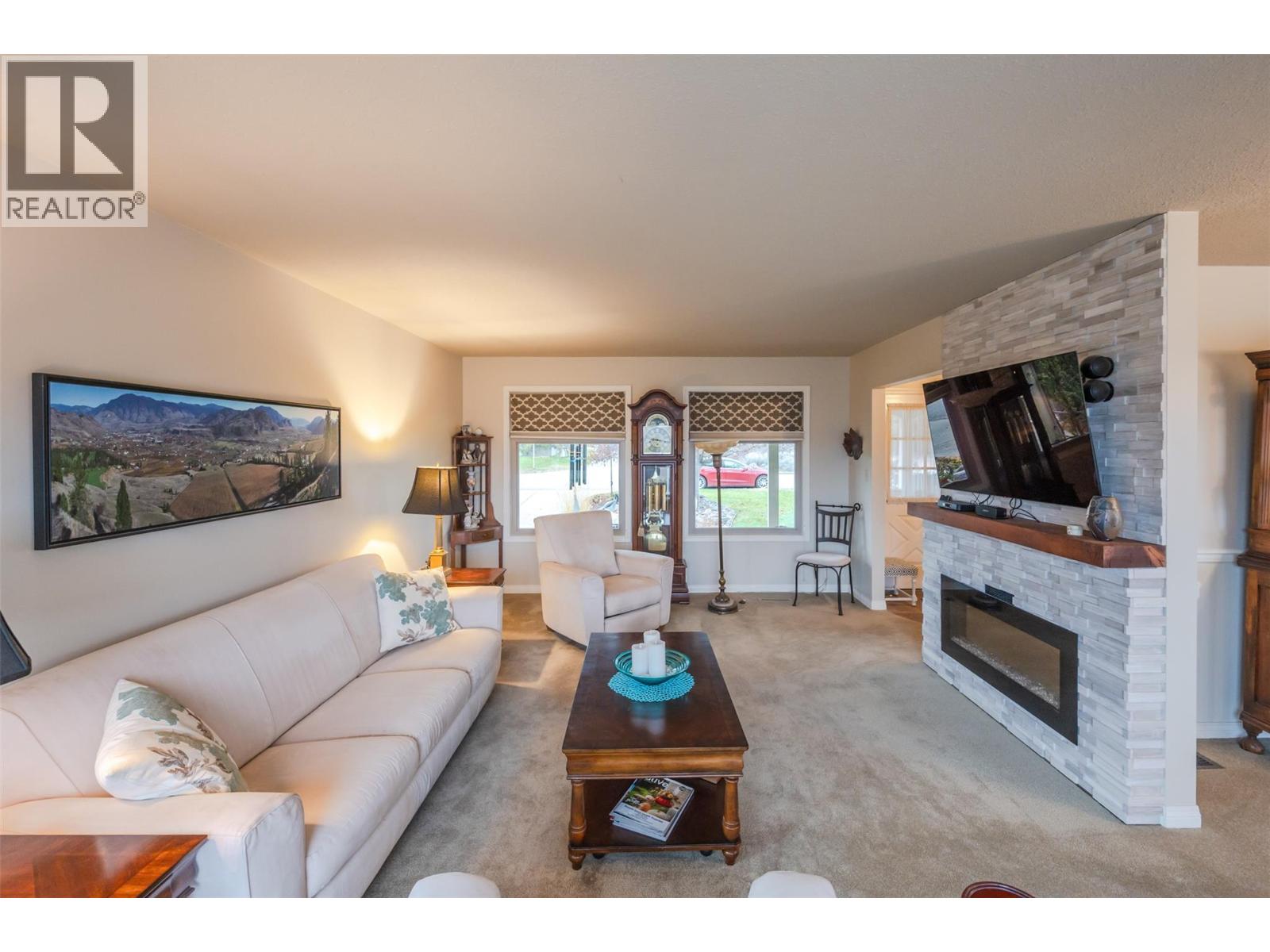 949 Panorama Crescent