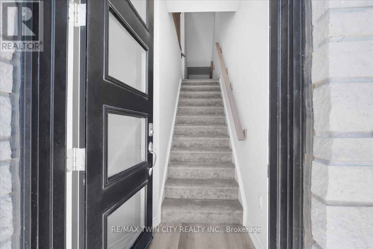 46 - 290 EQUESTRIAN WAY