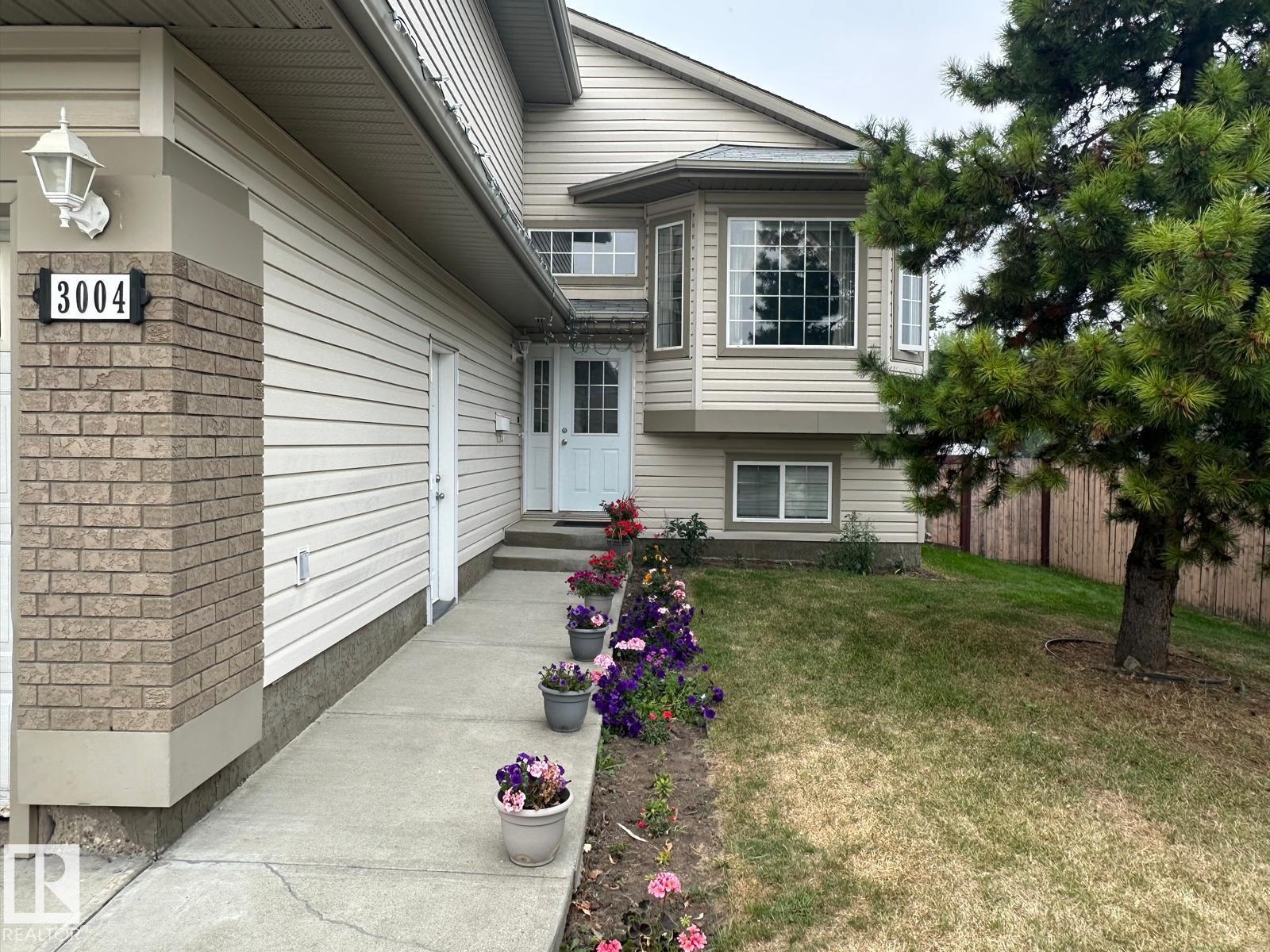 3004 41 AV NW