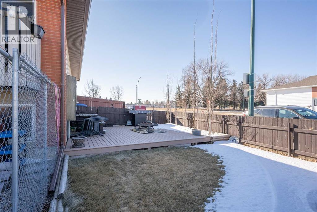 2, 29 Meadowlark Boulevard N