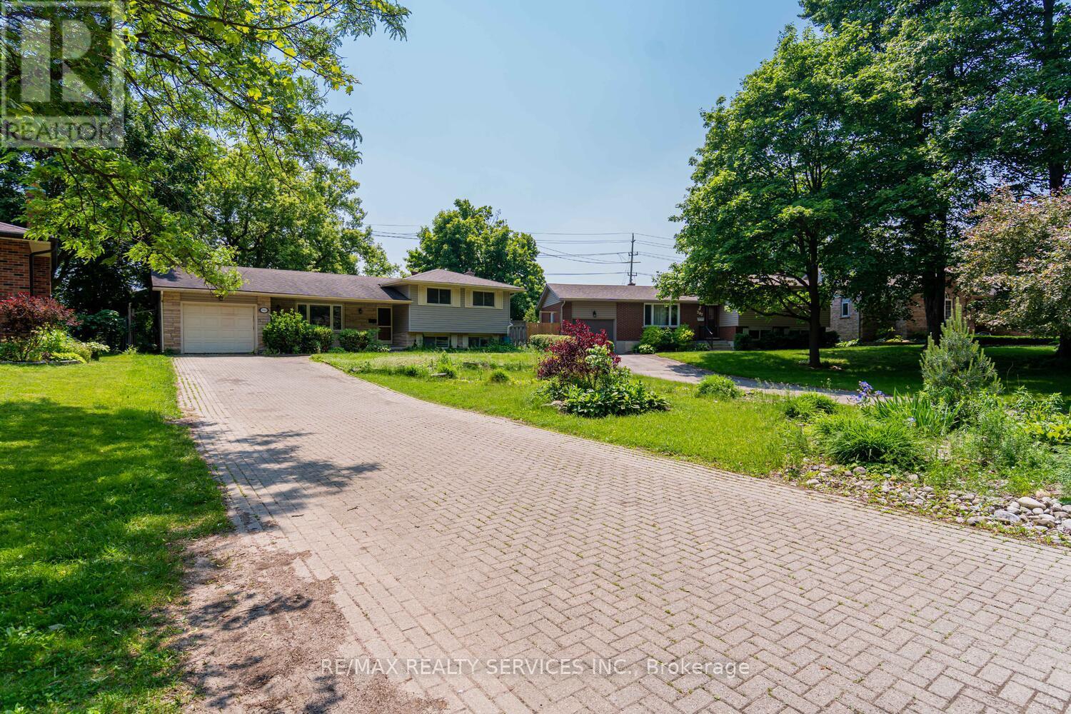 285 THORNCREST DRIVE
