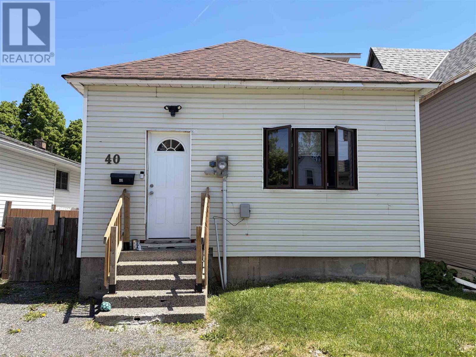 Photo 1 of 14 — 40 Algoma AVE, Sault Ste. Marie, ON P6B2P7