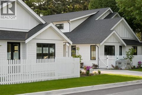 3 5032 Wesley Rd Saanich BC V8Y1Z4