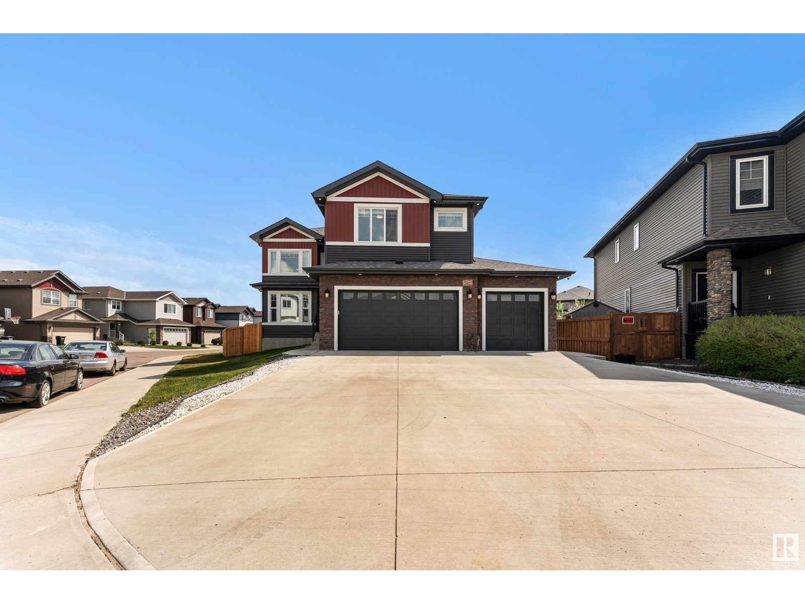 5703 176 AV NW