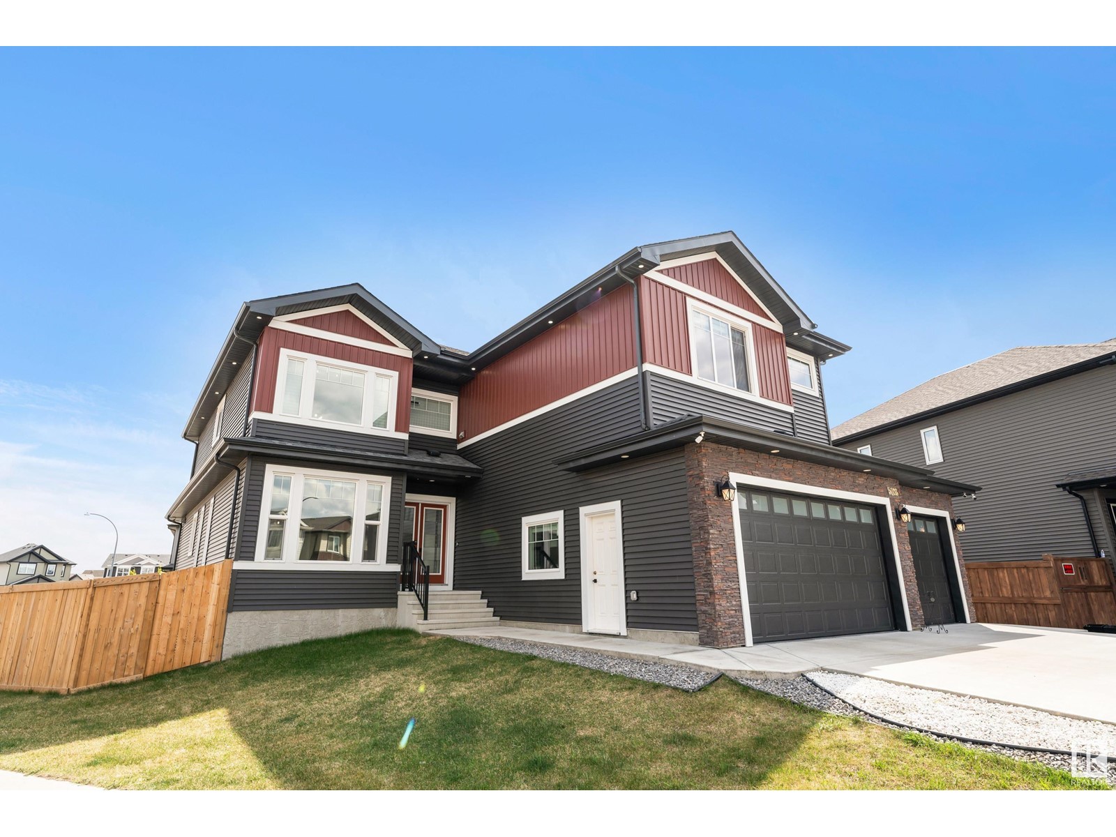 5703 176 AV NW