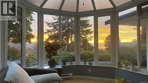 2559 Bermuda Pl Saanich BC V8P3G2