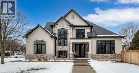 817 KING Road Burlington ON L7T3K8