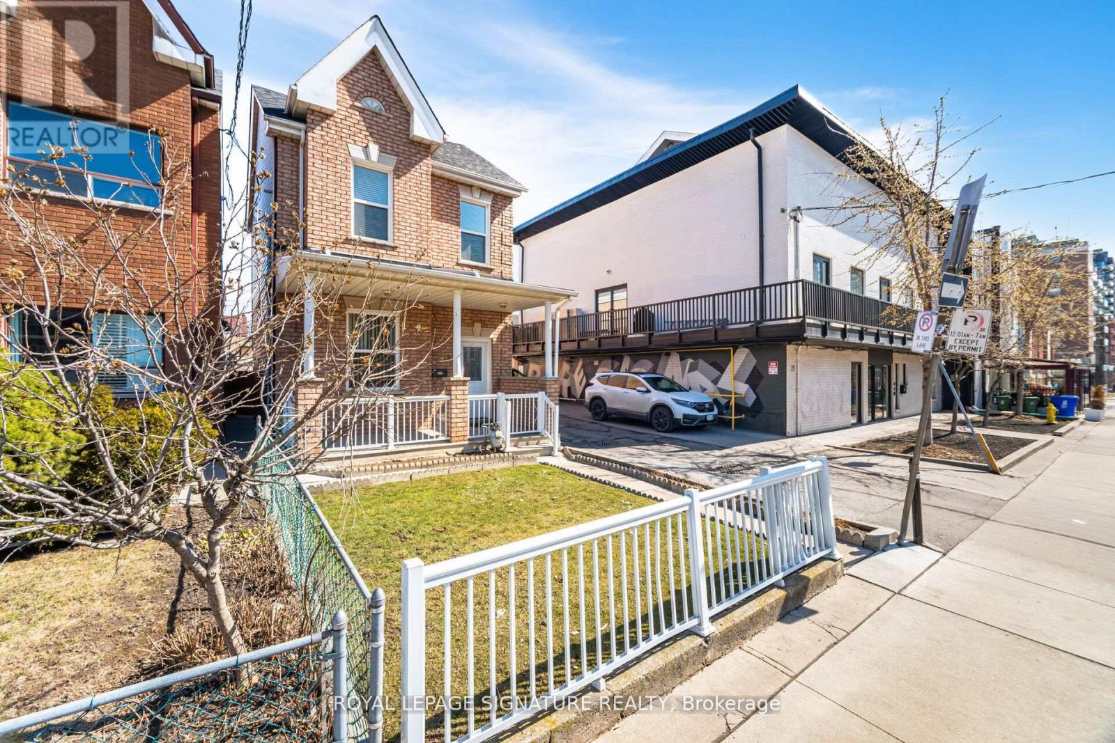 UPPER - 105 LISGAR STREET