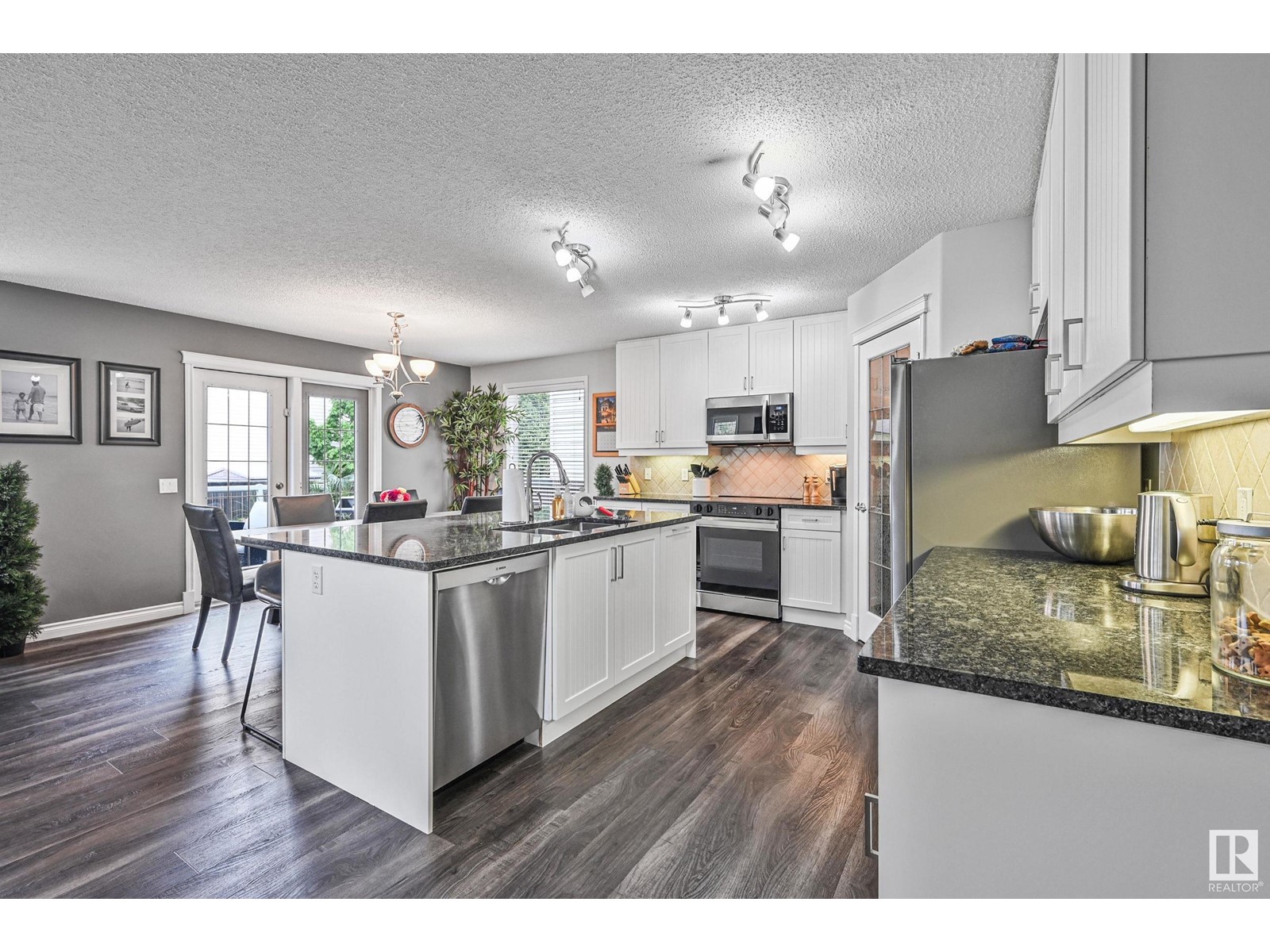 200 FOXTAIL WY