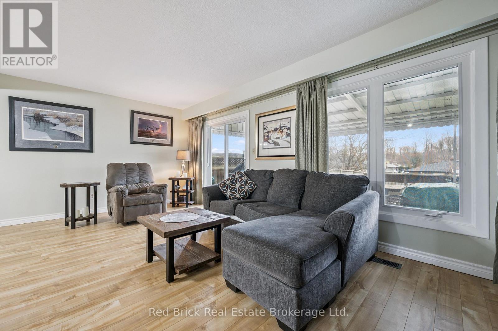 53 SHADELAND CRESCENT