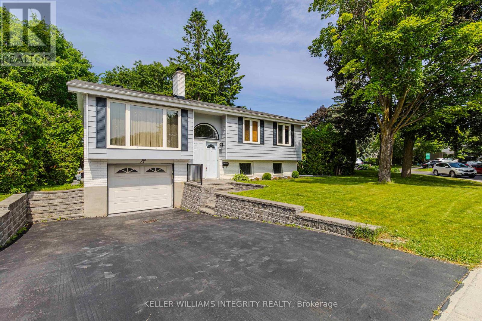 31 ASHGROVE CRESCENT