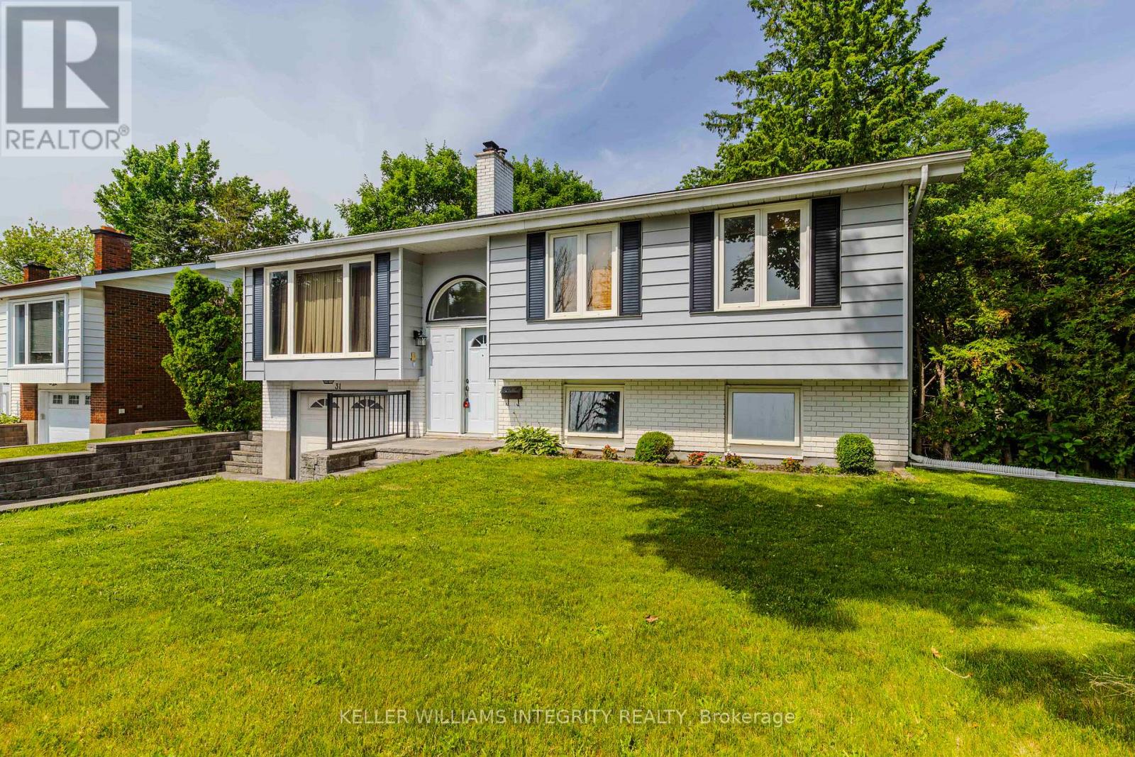 31 ASHGROVE CRESCENT