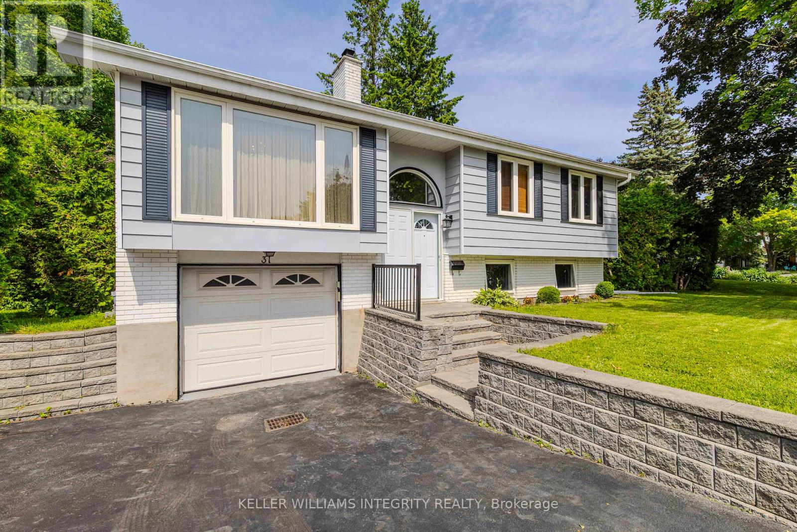 31 ASHGROVE CRESCENT