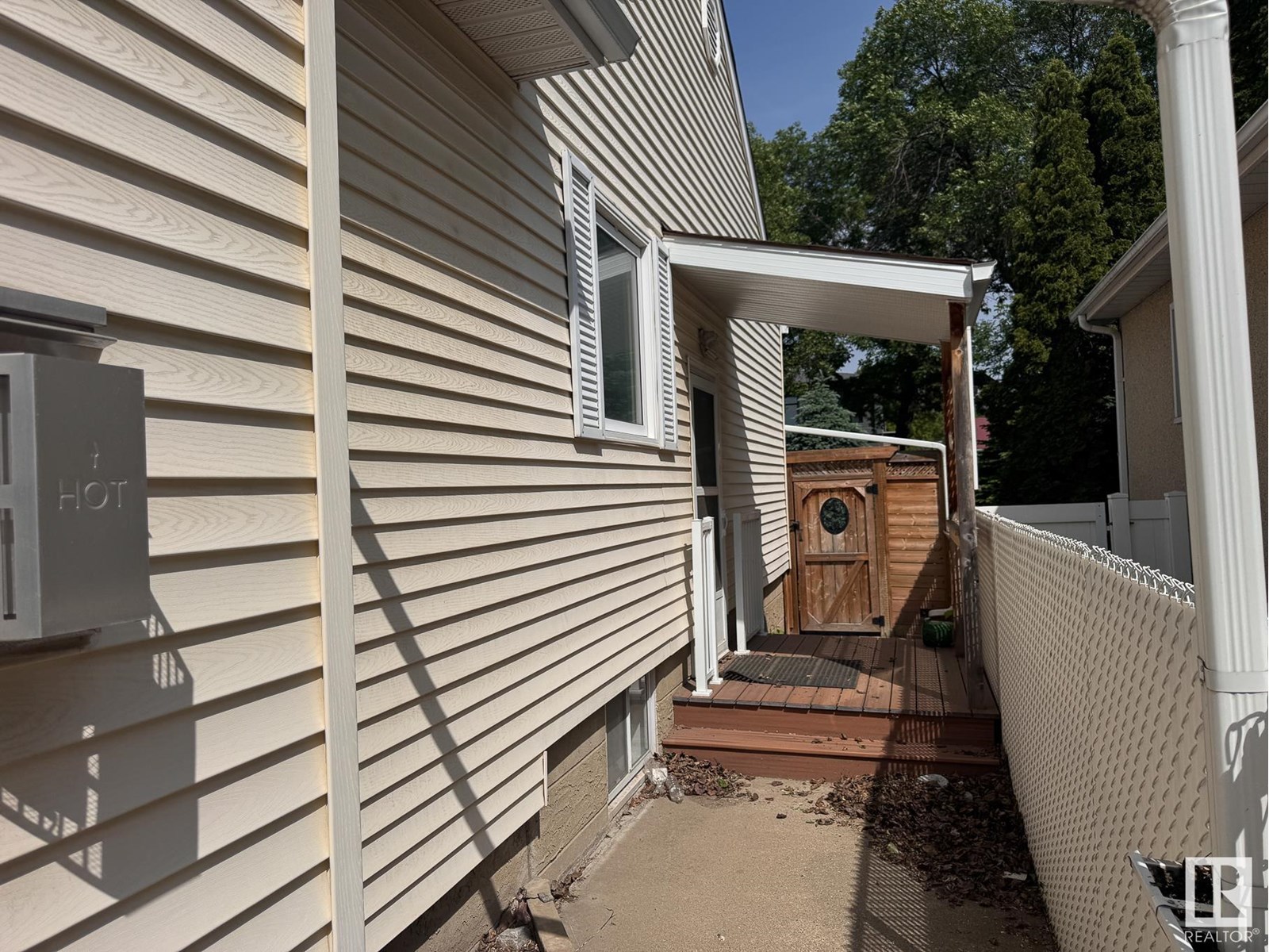 11222 104 ST NW