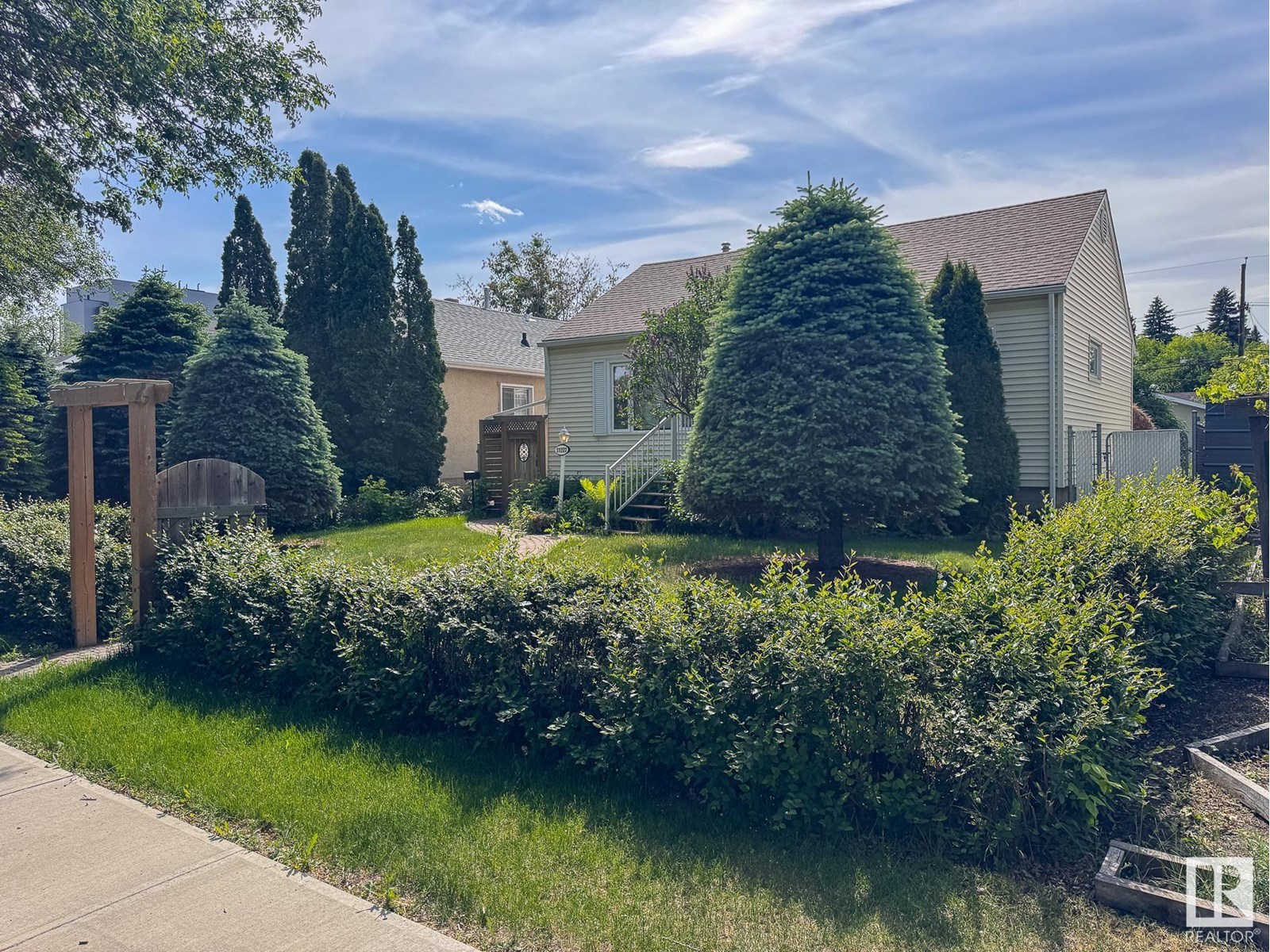 11222 104 ST NW