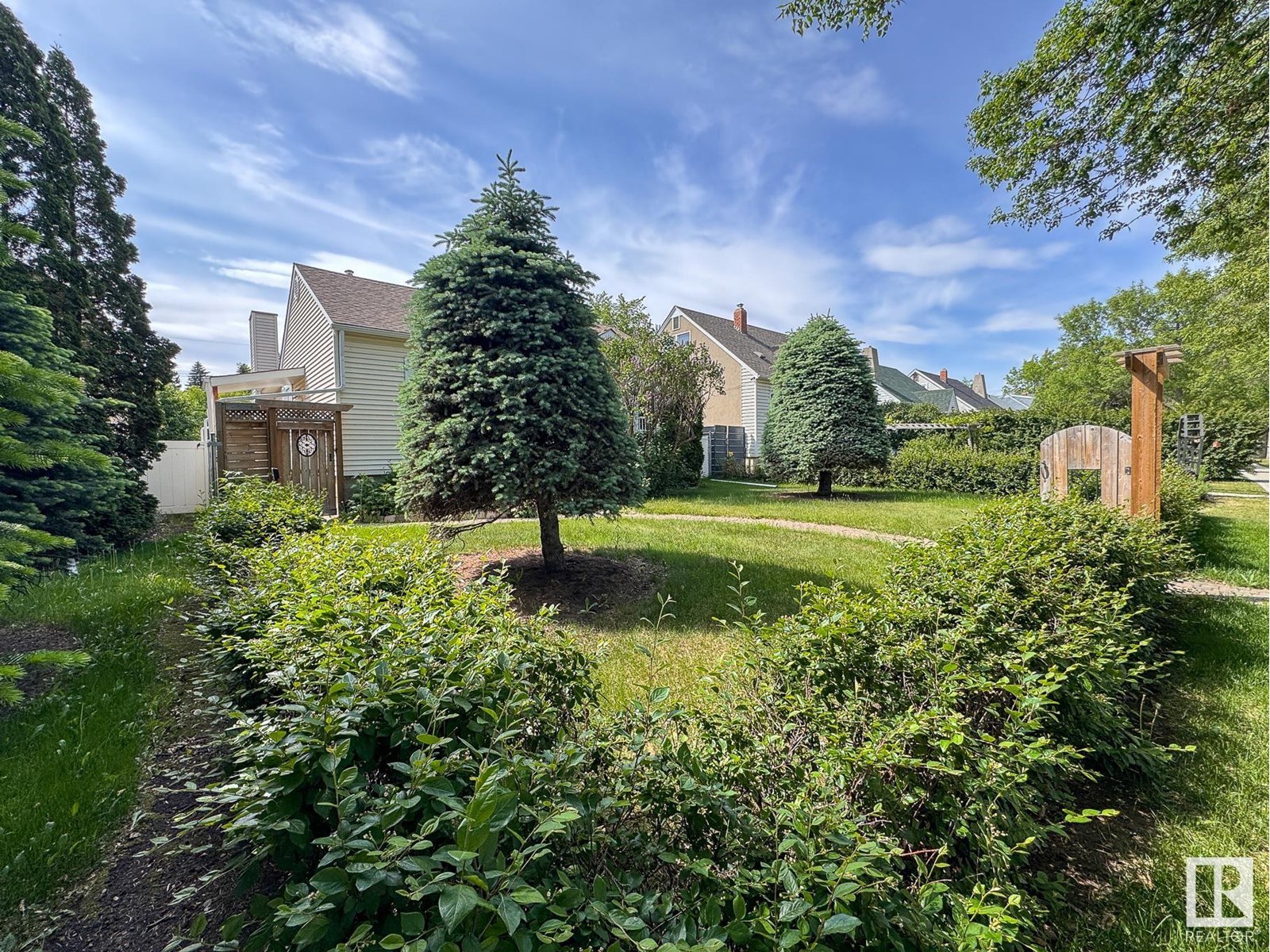 11222 104 ST NW