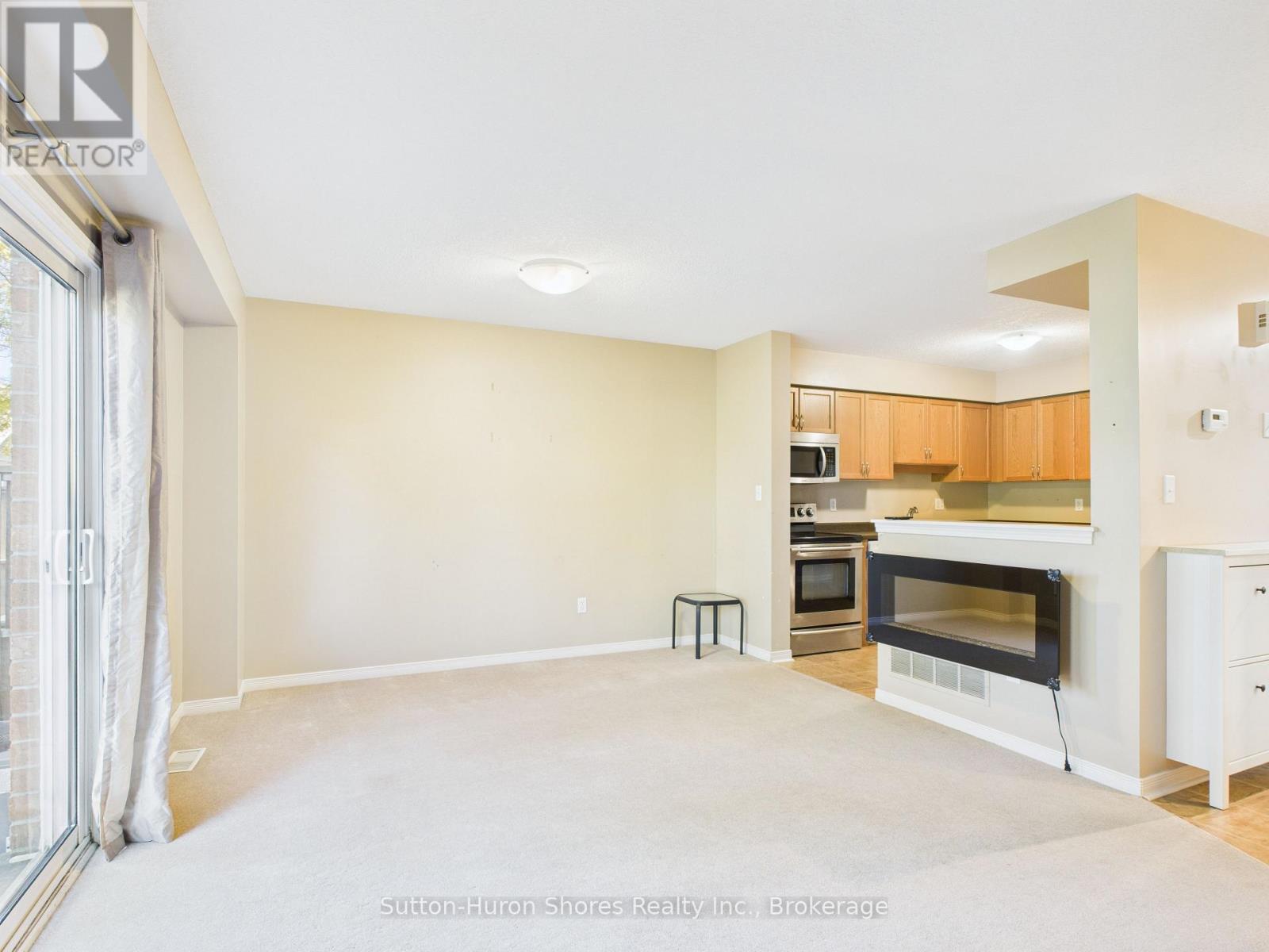 101 - 409 JOSEPH STREET