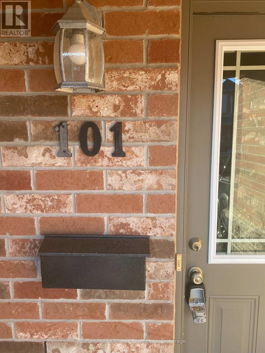 101 - 409 JOSEPH STREET