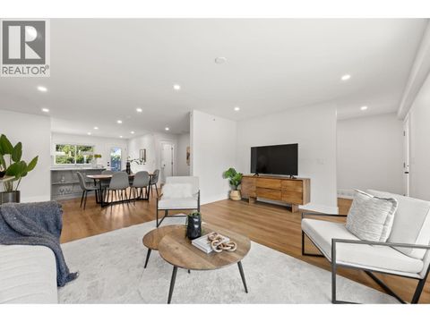 12475 208 STREET Maple Ridge BC V2X4X1