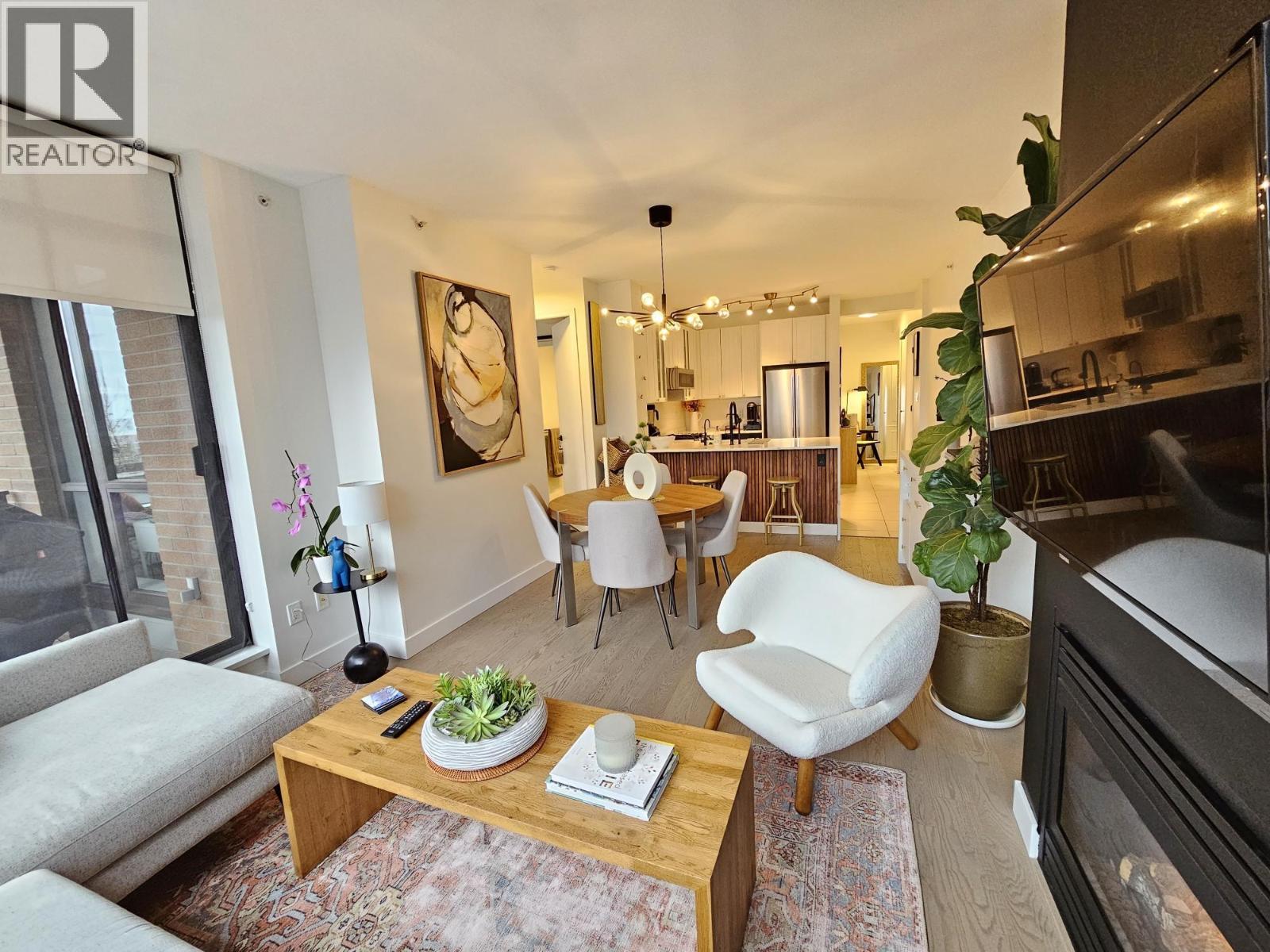 403 170 W 1ST STREET