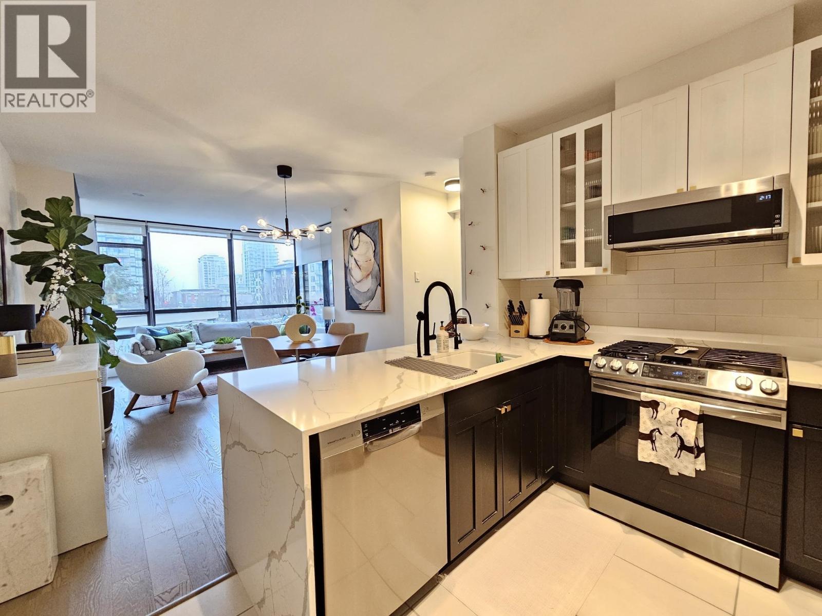 403 170 W 1ST STREET