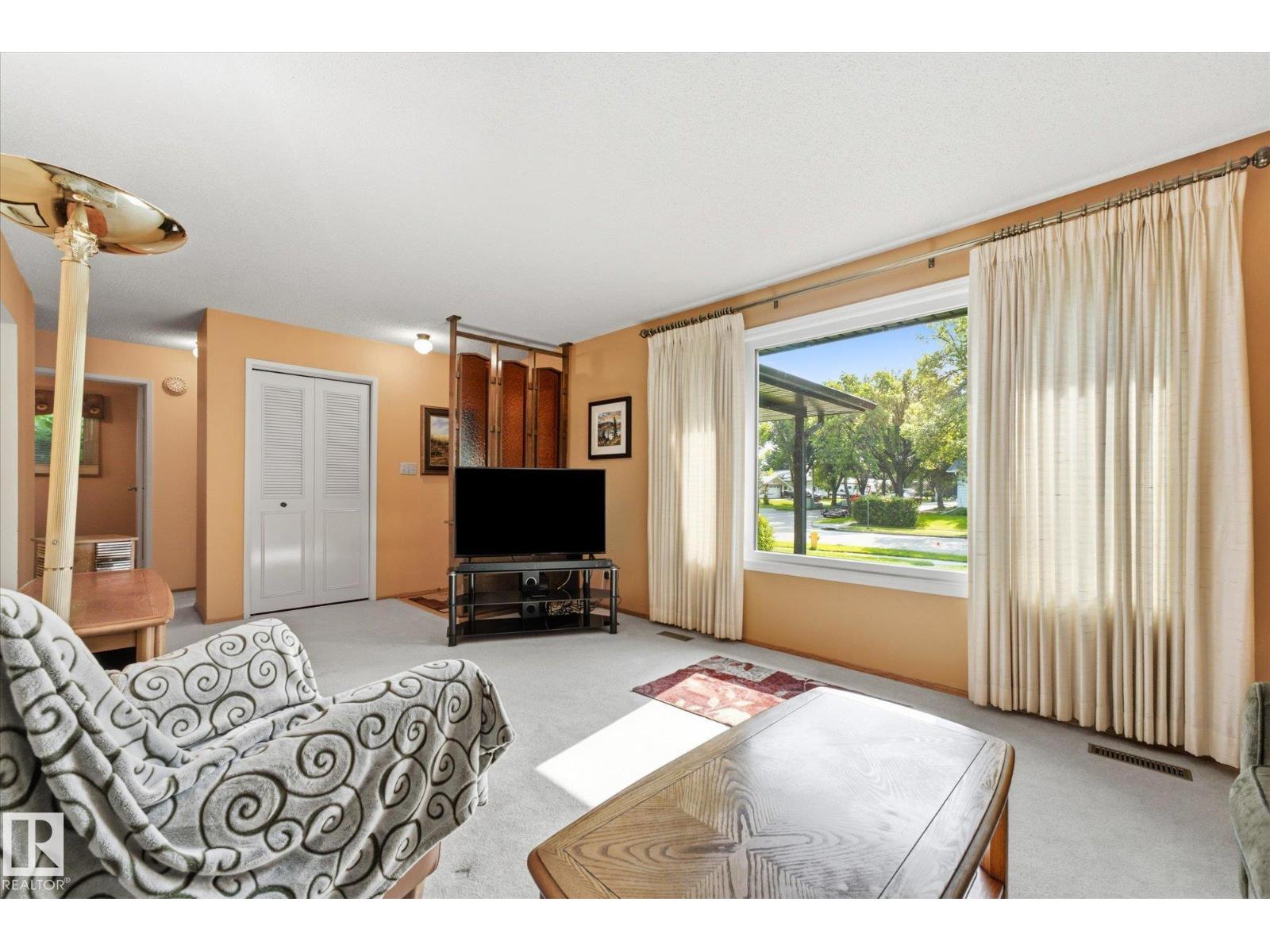 7 FALSTAFF AV